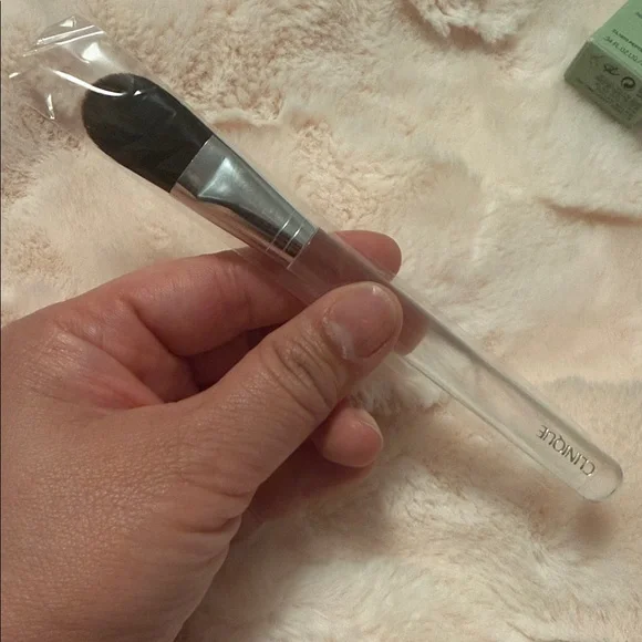 Clinique Smart Clinical Repair Serum 10ml & Clinique Foundation Brush - Picture 3 of 3